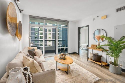 1452-425 W W Beech St, San Diego, CA, 92101 | Card Image