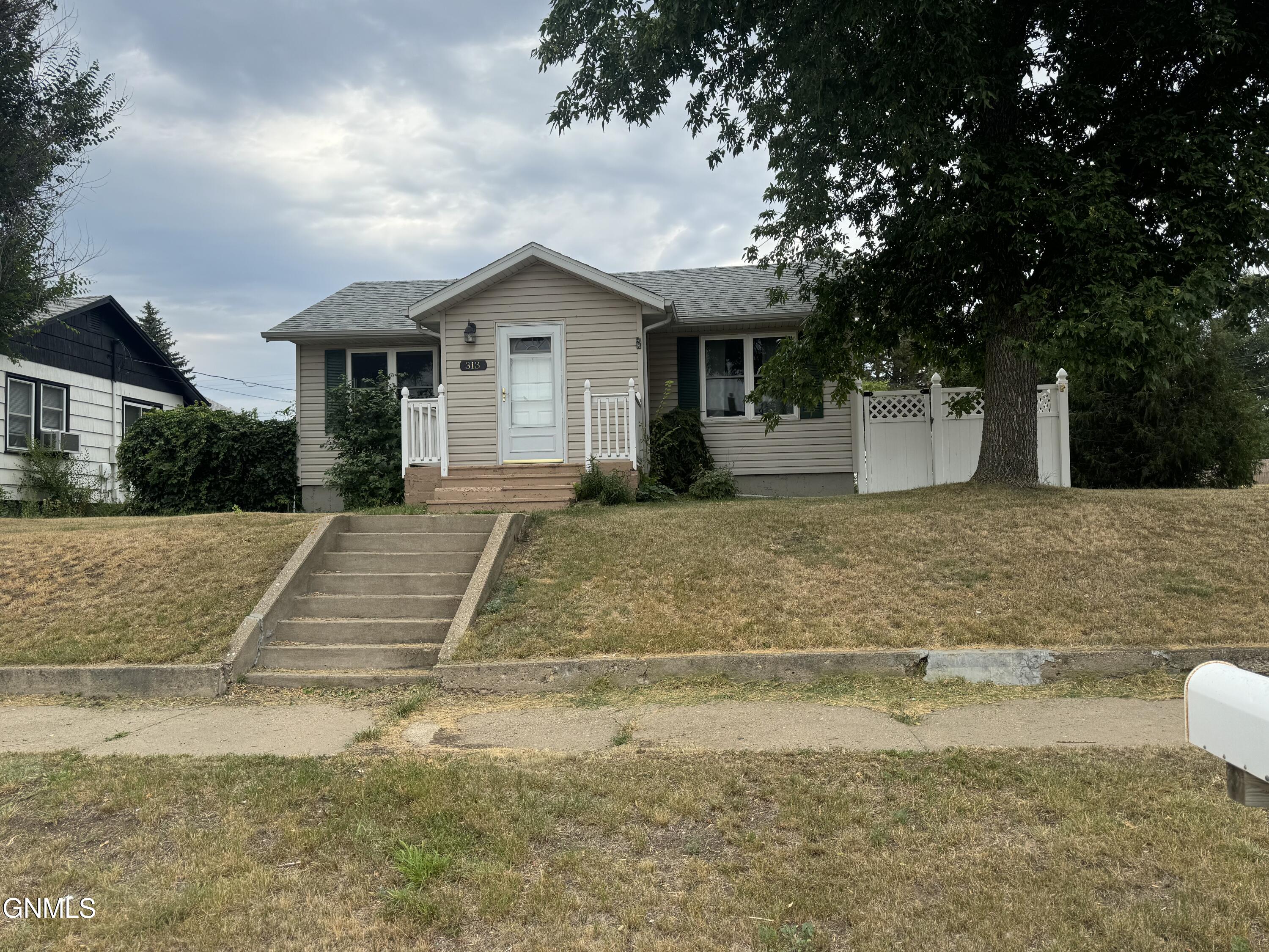5th St, New Salem, ND 58563