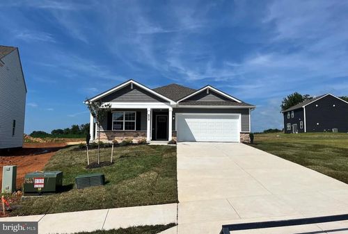 672 Armstrong Ave, HAGERSTOWN, MD, 21740-8186 | Card Image