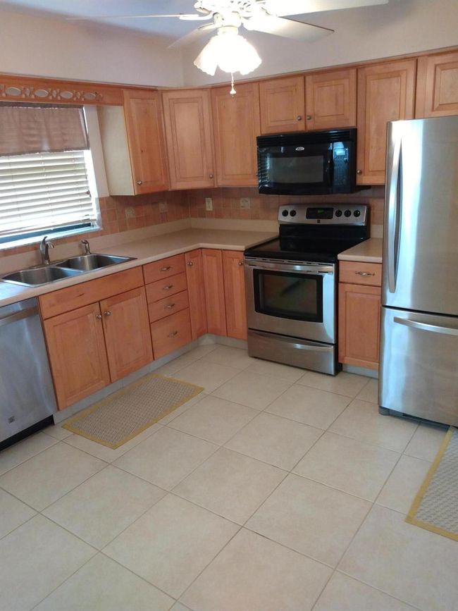 A - 9890 Bischofia Tree A Way, Condo with 2 bedrooms, 2 bathrooms and null parking in Boynton Beach FL | Image 8
