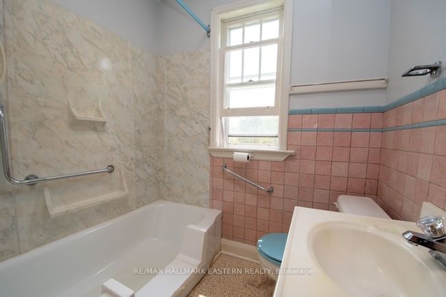 2449 Lansdowne St W, House other with 3 bedrooms, 1 bathrooms and 6 parking in Cavan Monaghan ON | Image 20