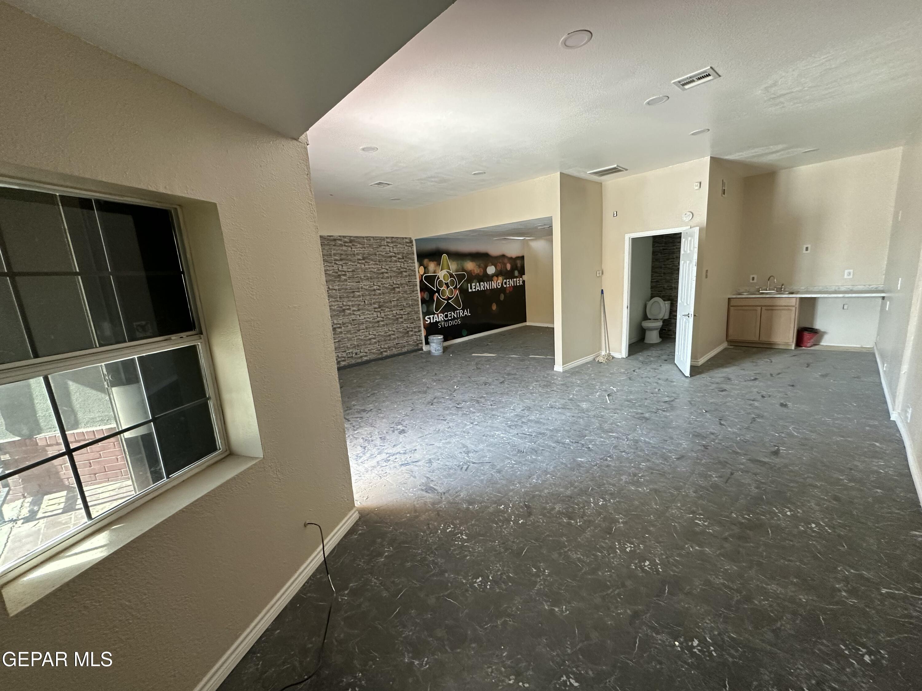 Commercial Sale in El Paso 2