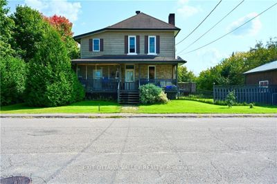 27 Meadow St, House other with 4 bedrooms, 2 bathrooms and 4 parking in Cobden ON | Image 2