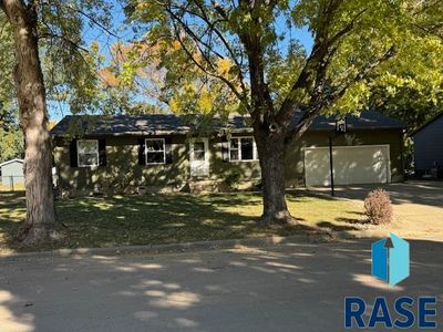 804 Maple St, House other with 5 bedrooms, 1 bathrooms and null parking in Harrisburg SD | Image 2