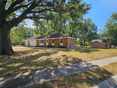 3701 S Greenwich Ln, Independence, MO, 64055-3410 | Card Image