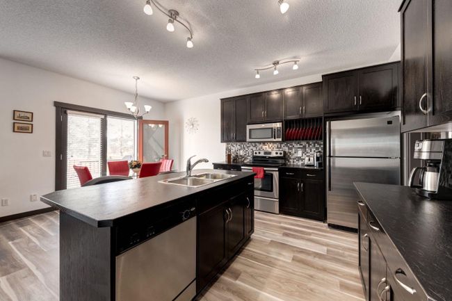 263 Silverado Plains Close Sw, Home with 3 bedrooms, 2 bathrooms and 4 parking in Calgary AB | Image 12