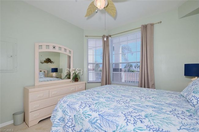 Bedroom with ceiling fan | Image 43