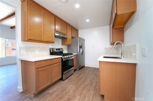2008 Junipero Ave, Signal Hill, CA, 90755-6026 | Card Image