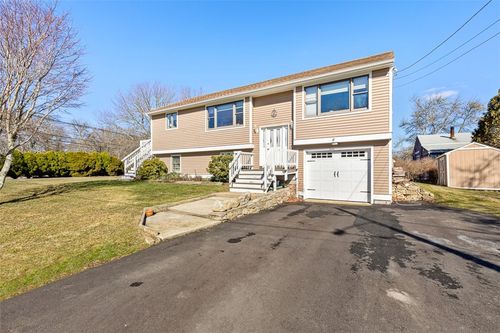 4 Wayne St, Narragansett, RI, 02882-3814 | Card Image