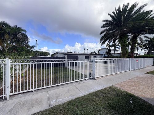 1281-1281 W 62nd St, Hialeah, FL, 33012-6318 | Card Image