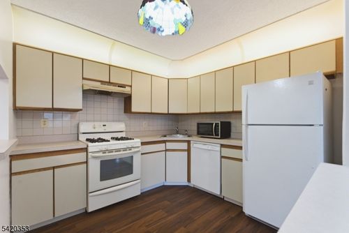 48 Taylor Dr, Franklin Park, NJ, 08823-1327 | Card Image