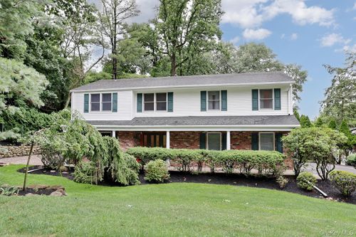 32 Newport Ave, Tappan, NY, 10983-1606 | Card Image