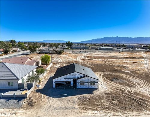 581 Belville Rd, Pahrump, NV, 89048-8232 | Card Image