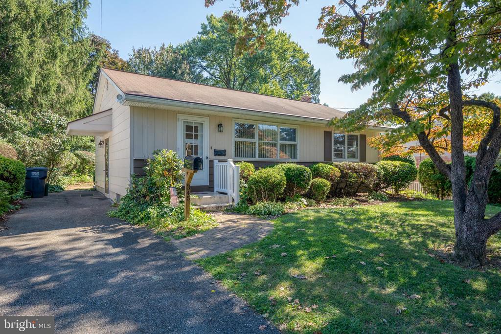 Hawthorne Dr, Lancaster, PA 17603