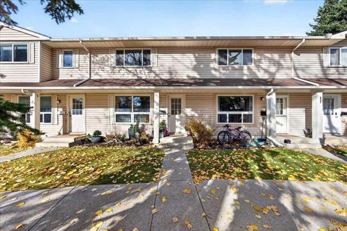 130 Woodmont Terr Sw, Calgary, AB, T2W4Z4 | Card Image