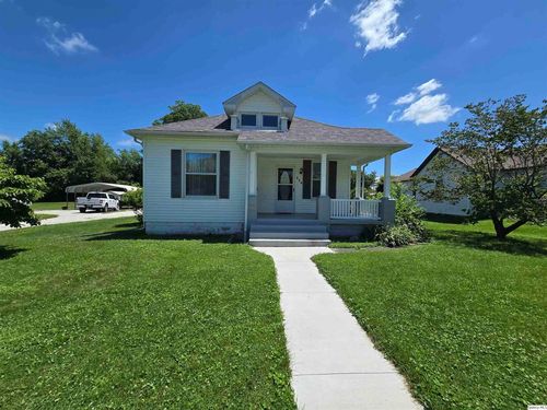 305 N Vermont St, Camp Point, IL, 62320-1109 | Card Image