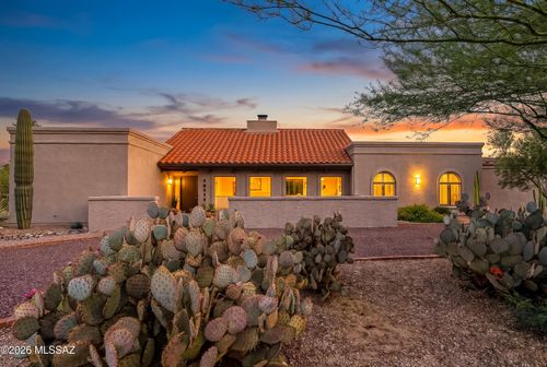 11101 N Pomegranate Dr, Oro Valley, AZ, 85737-9528 | Card Image