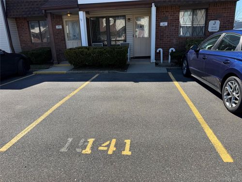 141-141 Cambridge Dr, Copiague, NY, 11726 | Card Image