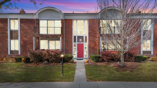 20-29516 Bobrich St, Livonia, MI, 48152-3496 | Card Image