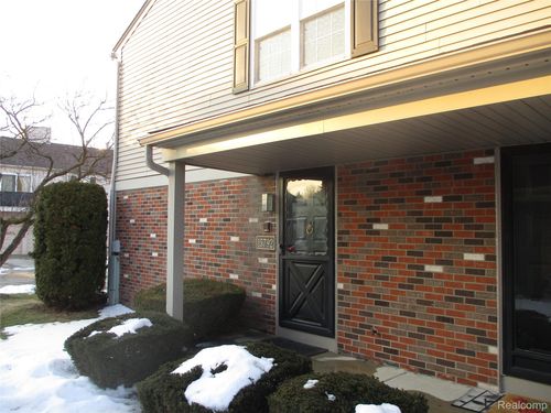 15792 Cambridge Dr, Clinton Twp, MI, 48038-1007 | Card Image