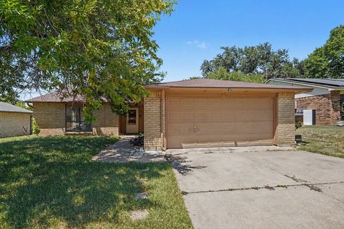 7107 Blackberry Dr, Arlington, TX, 76016-5012 | Card Image
