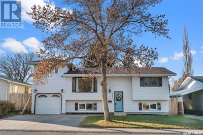 422 Hull Cres, House other with 4 bedrooms, 3 bathrooms and null parking in Saskatoon SK | Image 1