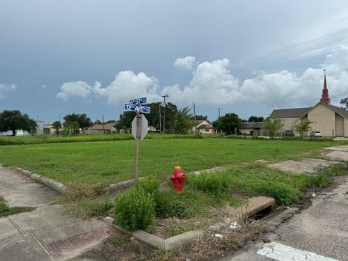 1119 6th St N, Texas City, TX, 77590-6356 | Card Image