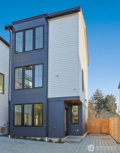 b-8757 Palatine Ave N, Seattle, WA, 98103-3621 | Card Image