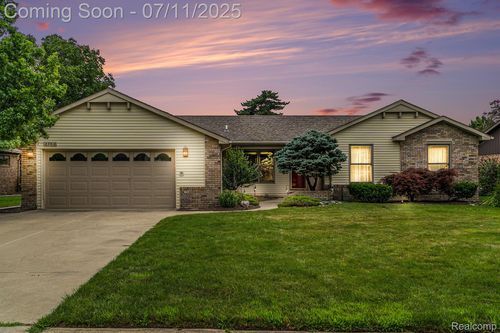 37513 Munger Dr, Livonia, MI, 48154-1276 | Card Image