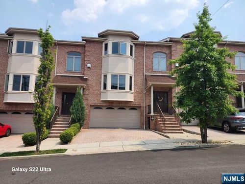 530 Kearney Ave, Cliffside Park, NJ, 07010-2274 | Card Image