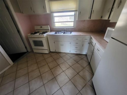 3104 N Holman Ct, Midwest City, OK, 73110-7207 | Card Image