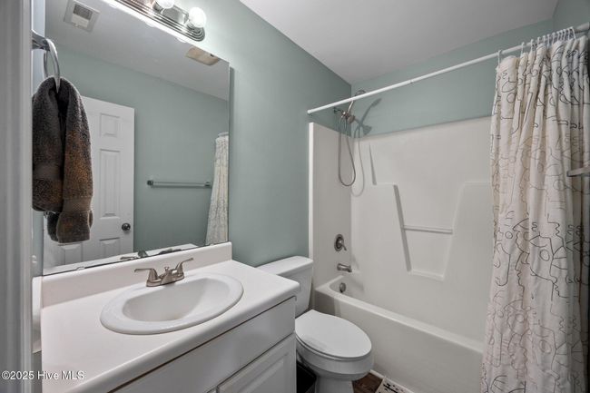 141 Apache Trl, Townhouse with 3 bedrooms, 3 bathrooms and null parking in Havelock NC | Image 9