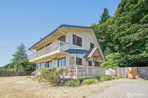 27523 Sandy Shores Dr Sw, Vashon, WA, 98070-8618 | Card Image