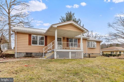 670 Scenic Ln, RIDGELEY, WV, 26753-7062 | Card Image