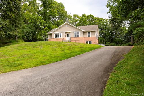 9 Monell Ave, Poughkeepsie, NY, 12603-4613 | Card Image