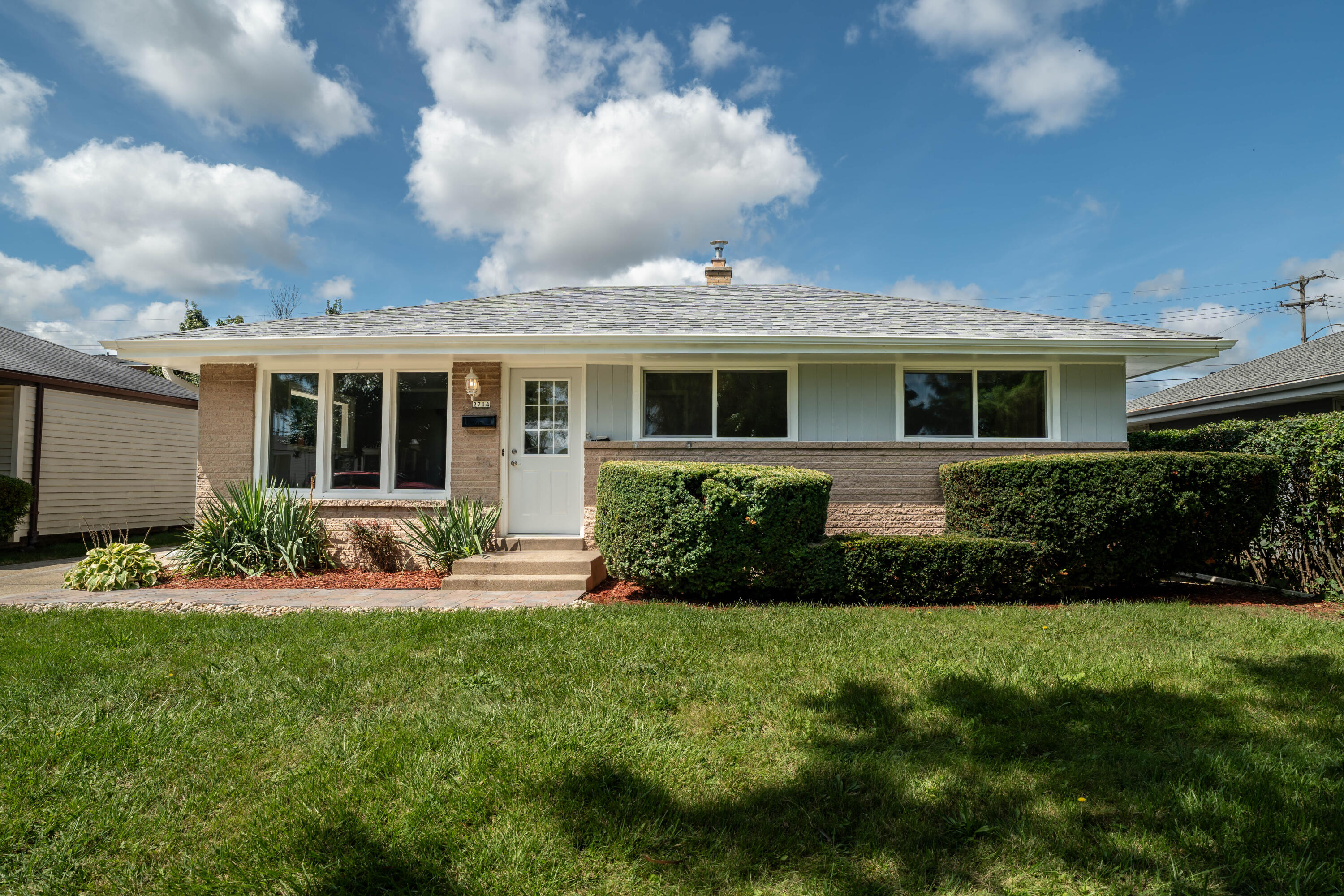 Loraine Ave, Racine, WI 53404