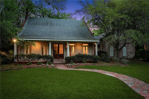 52 Magnolia Ridge Dr, Madisonville, LA, 70447-9792 | Card Image