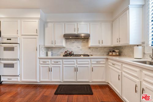 207-14521 Benefit St, Sherman Oaks, CA, 91423-4054 | Card Image