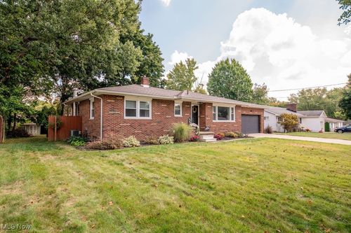 368 Knollwood Ave, Tallmadge, OH, 44278-1327 | Card Image