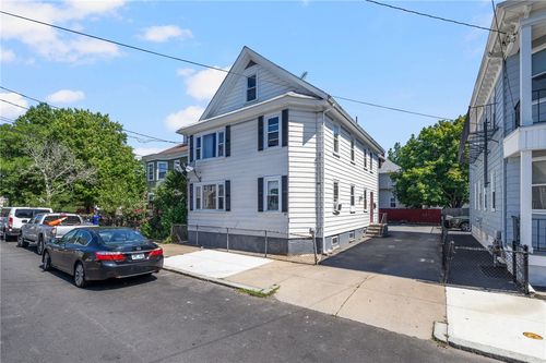 33 Moorefield St, Providence, RI, 02909-4815 | Card Image