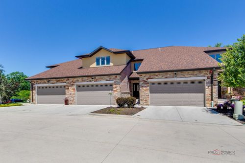 82 Prairie Ct, Wheeling, IL, 60090-2724 | Card Image