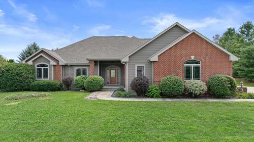 227 Hunters Crossing N, Slinger, WI, 53086 | Card Image