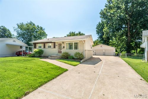 1680 Tyson Dr, Florissant, MO, 63031-3236 | Card Image