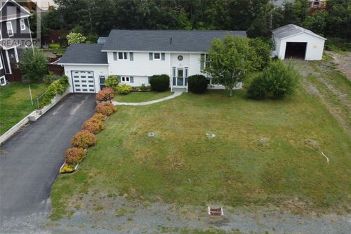 35 Cliffside Ave, House with 3 bedrooms, 1 bathrooms and null parking in Conception Bay South NL | Card Image