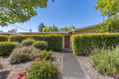 121 W Macarthur St, Sonoma, CA, 95476-7423 | Card Image