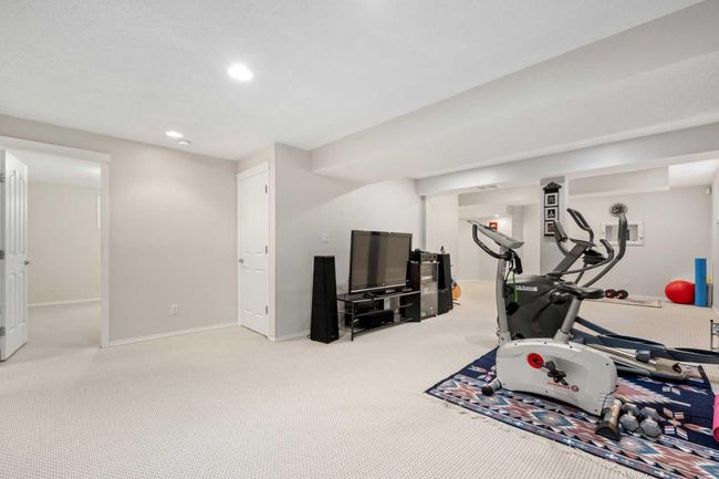 226 Everwillow Close Sw, House other with 5 bedrooms, 4 bathrooms and 4 parking in Calgary AB | Image 36