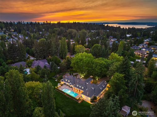 4 Diamond S Rnch, Bellevue, WA, 98004-2820 | Card Image