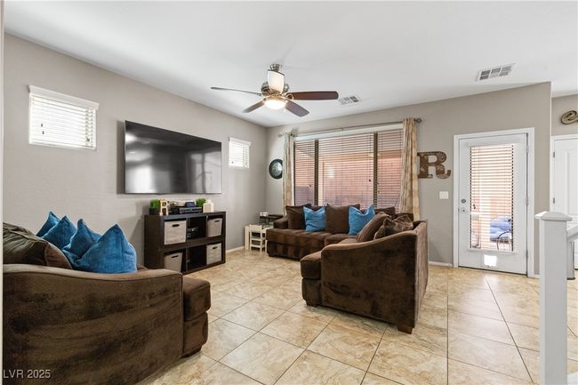 7237 Puddle Duck St, House other with 3 bedrooms, 3 bathrooms and null parking in Las Vegas NV | Image 8