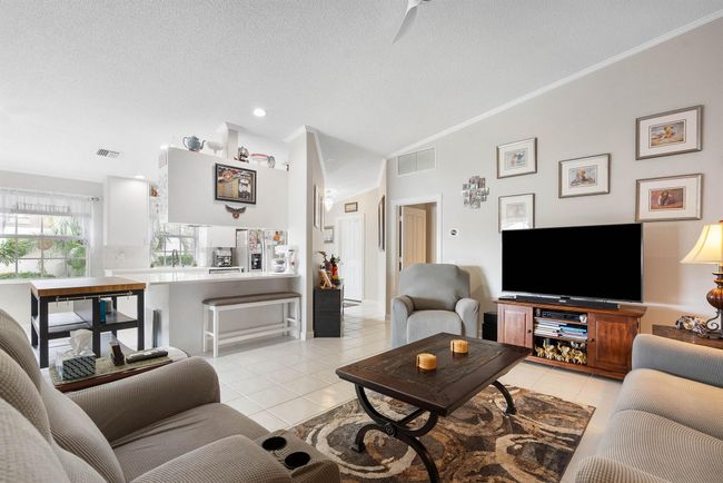 7770 Se Spicewood Cir, Condo with 2 bedrooms, 2 bathrooms and null parking in Hobe Sound FL | Image 5