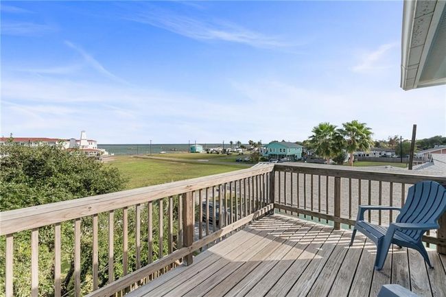 207 S 2 Nd St, House other with 4 bedrooms, 3 bathrooms and 6 parking in Rockport TX | Image 29
